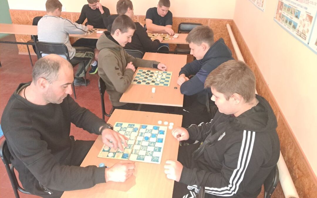 Змагання з настільного тенісу та шашок серед студентів закладу