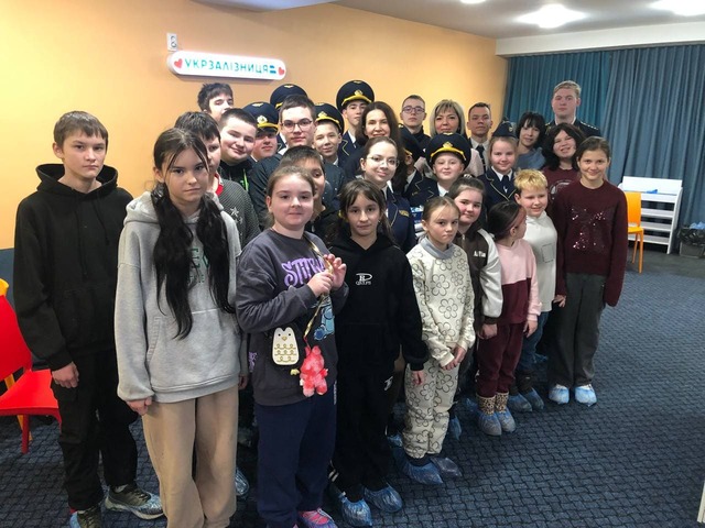 Профорієнтаційний захід для дітей “УЗ-пригода: спробуй професію”